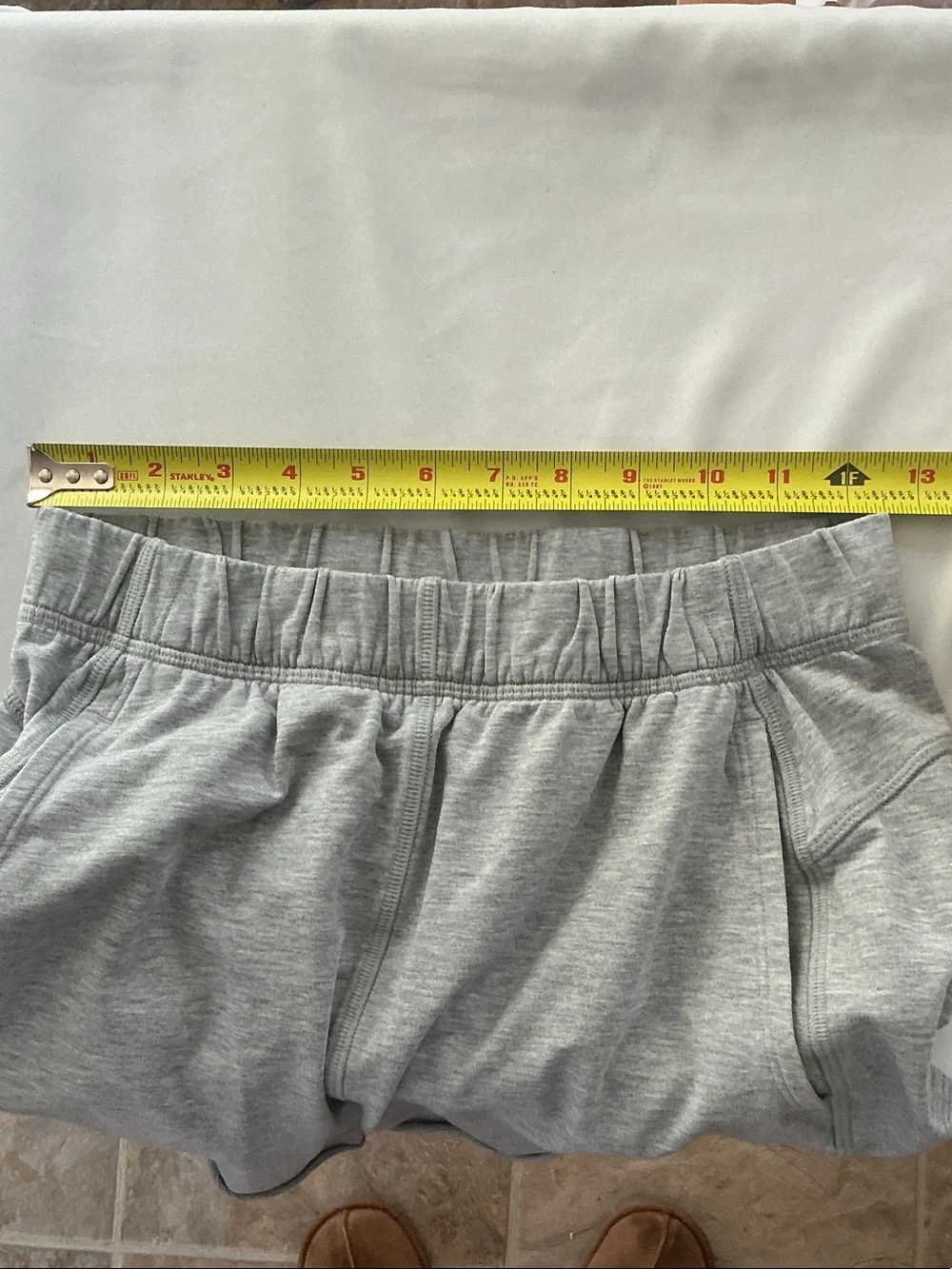 Lululemon Gray Lounge Shorts Elastic Waist Pocket Casual Size 4 Approx